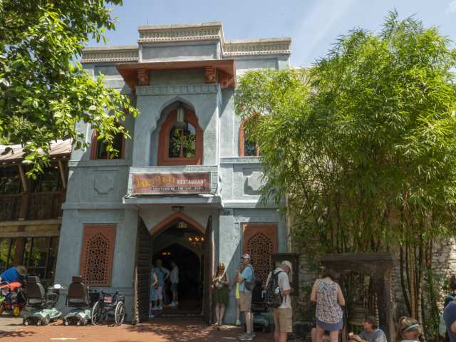 Yak & Yeti Restaurant by Carlos Amoedo