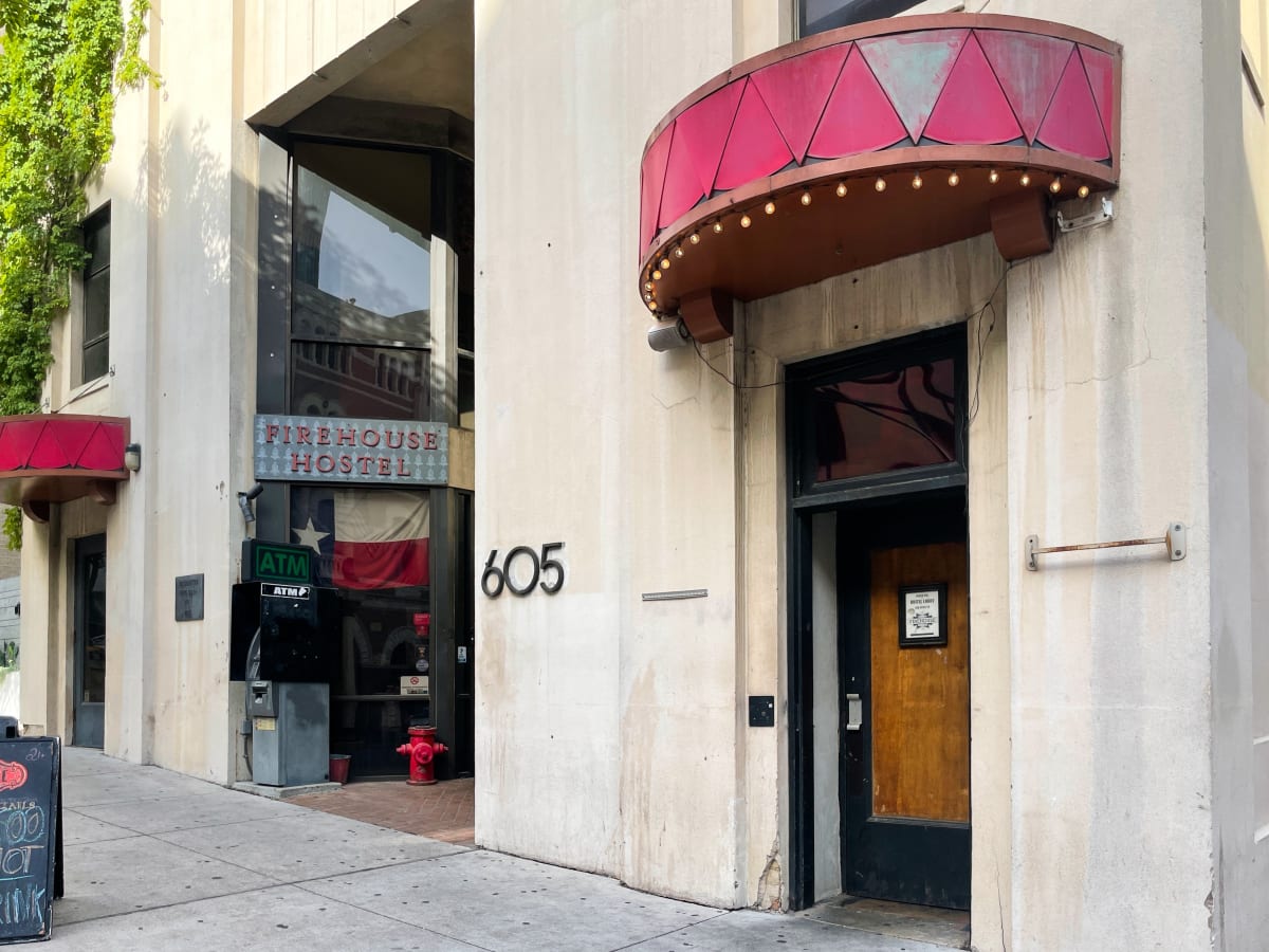 Firehouse Lounge Review Downtown Austin Austin The Infatuation