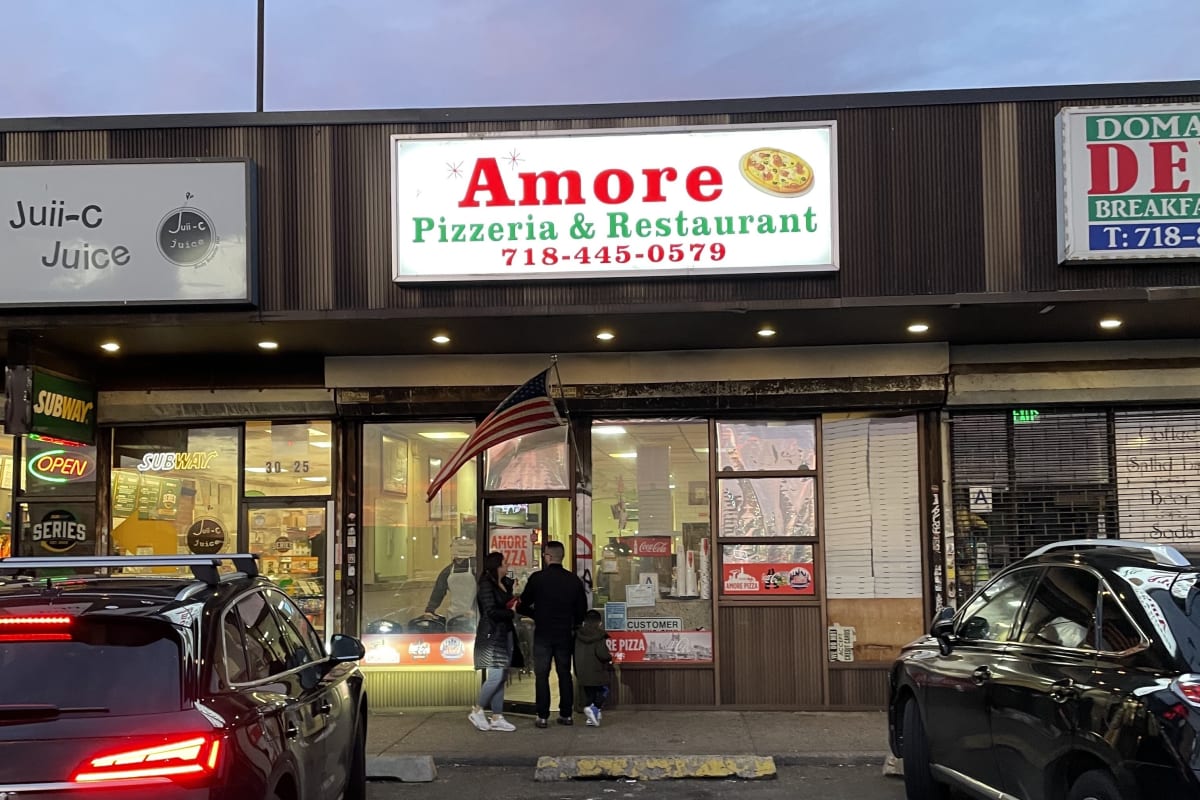 Amore Pizzeria Flushing New York The Infatuation