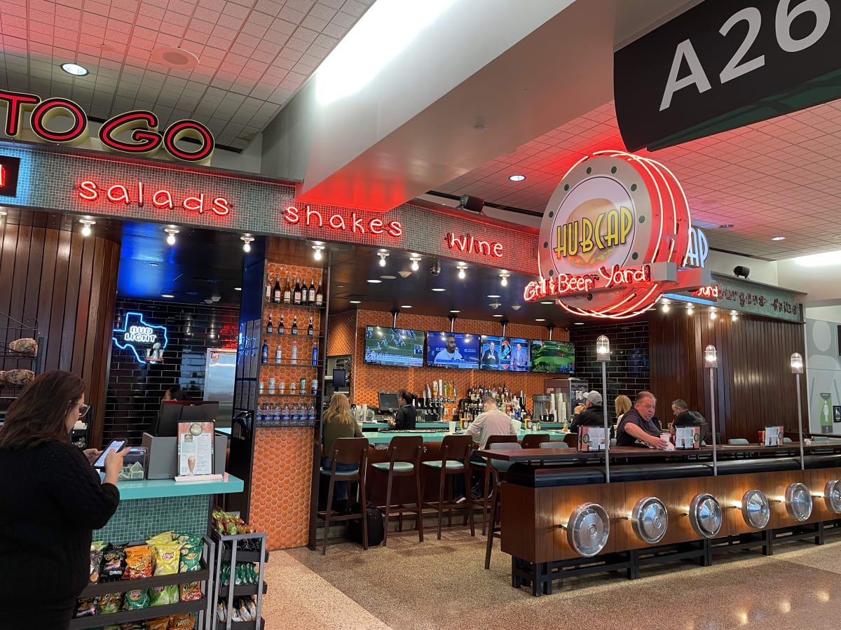 Hubcap Grill & Beer Yard IAH Airport Review IAH Airport Houston