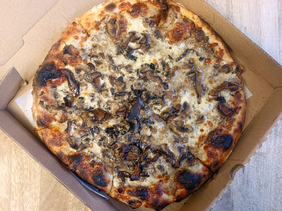 Leaning Tower Pizza Review Oakland San Francisco The Infatuation