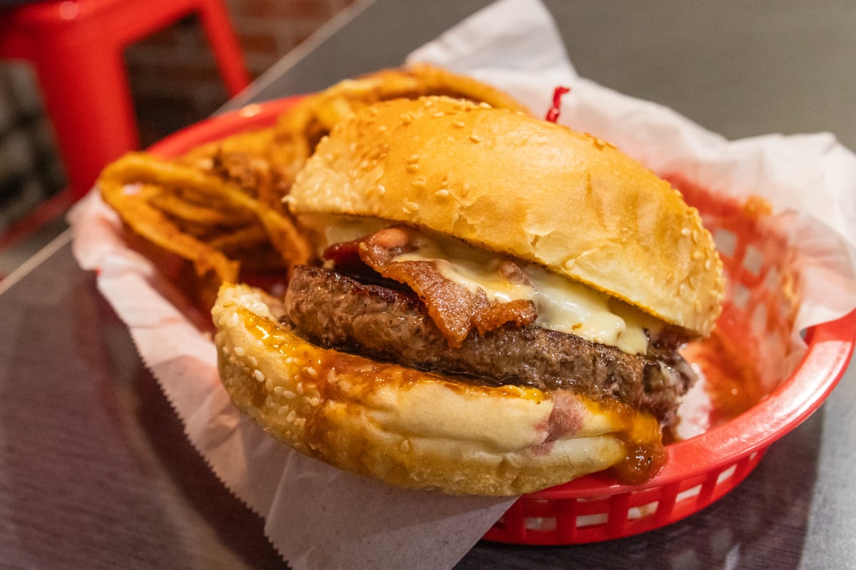 Pearl's Deluxe Burgers Review Lower Nob Hill San Francisco The