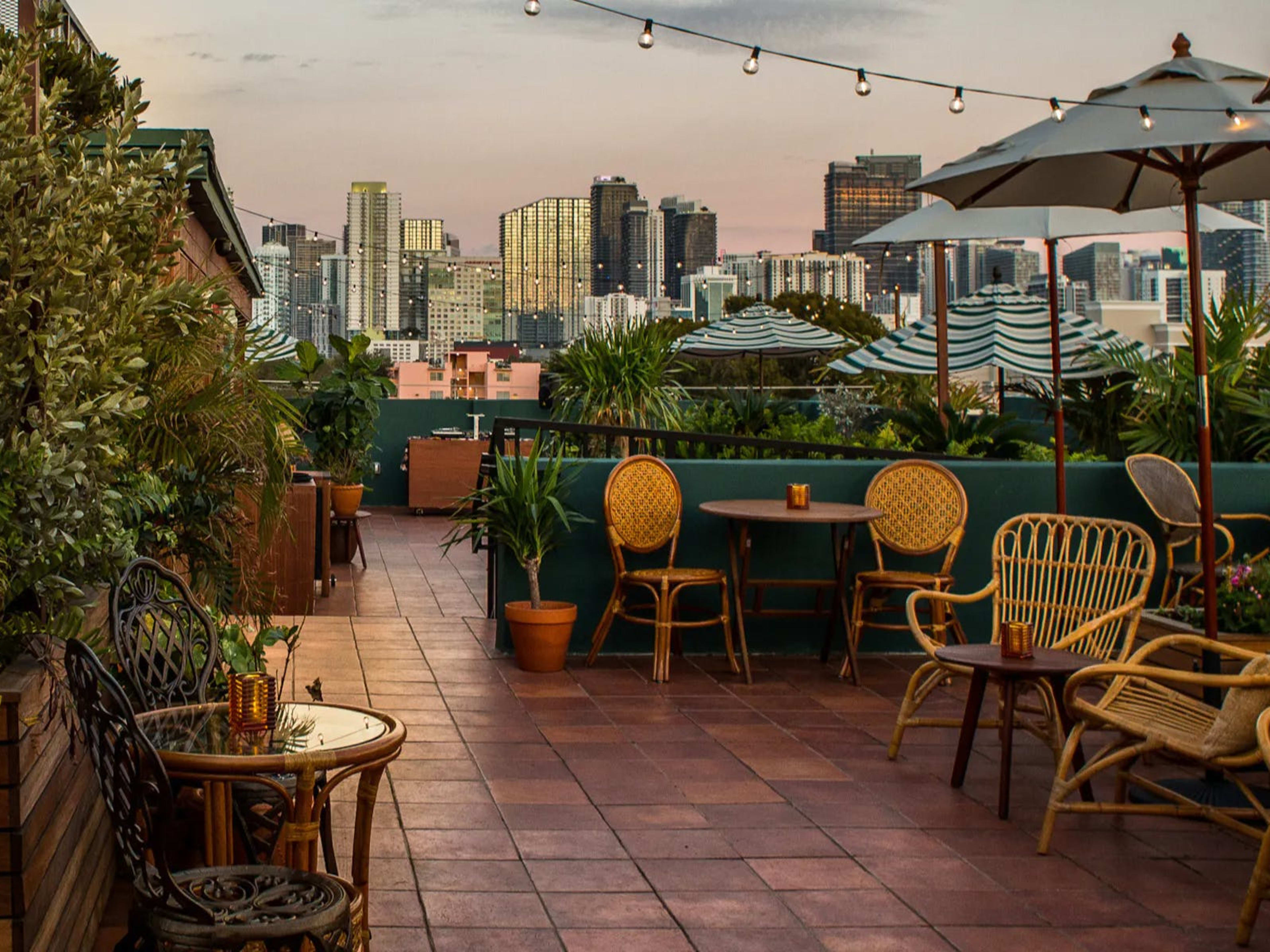 Watr At The 1 Rooftop Miami Beach Miami The Infatuation