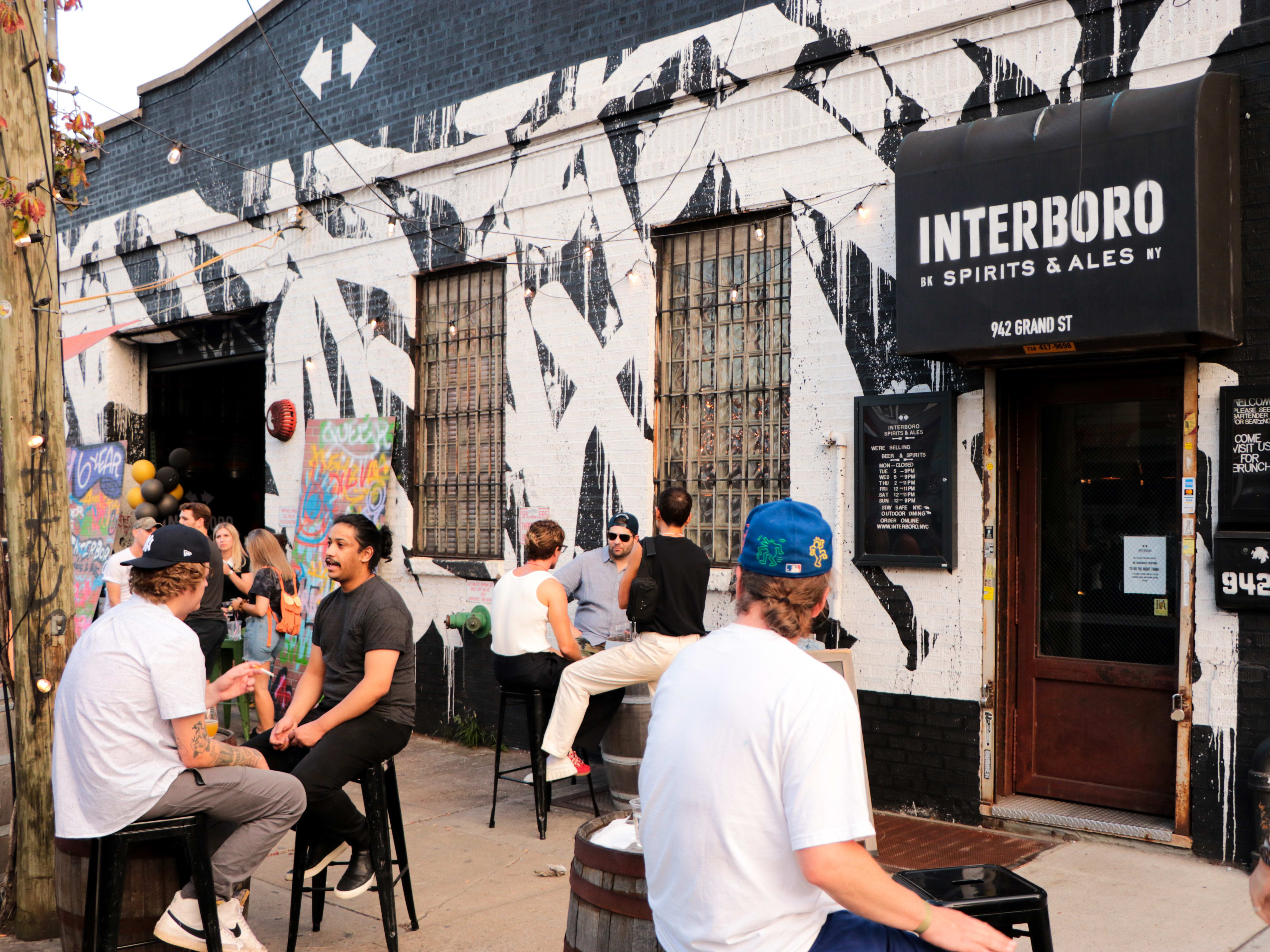 19 Places To Grab A Drink Where You Can Also Get Good Food - New York