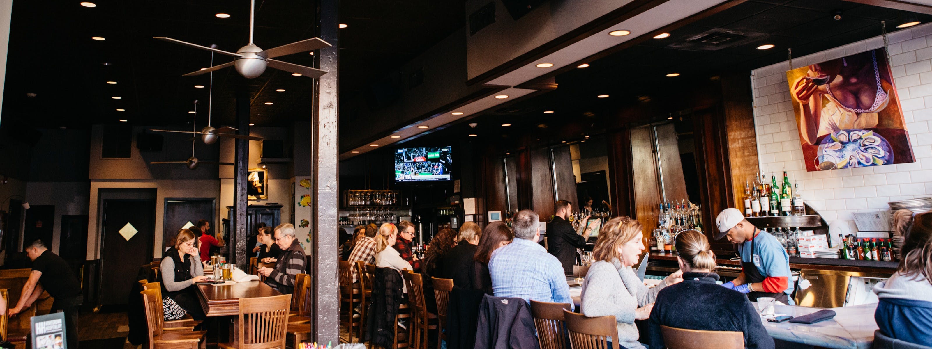 Pearlz Oyster Bar interior