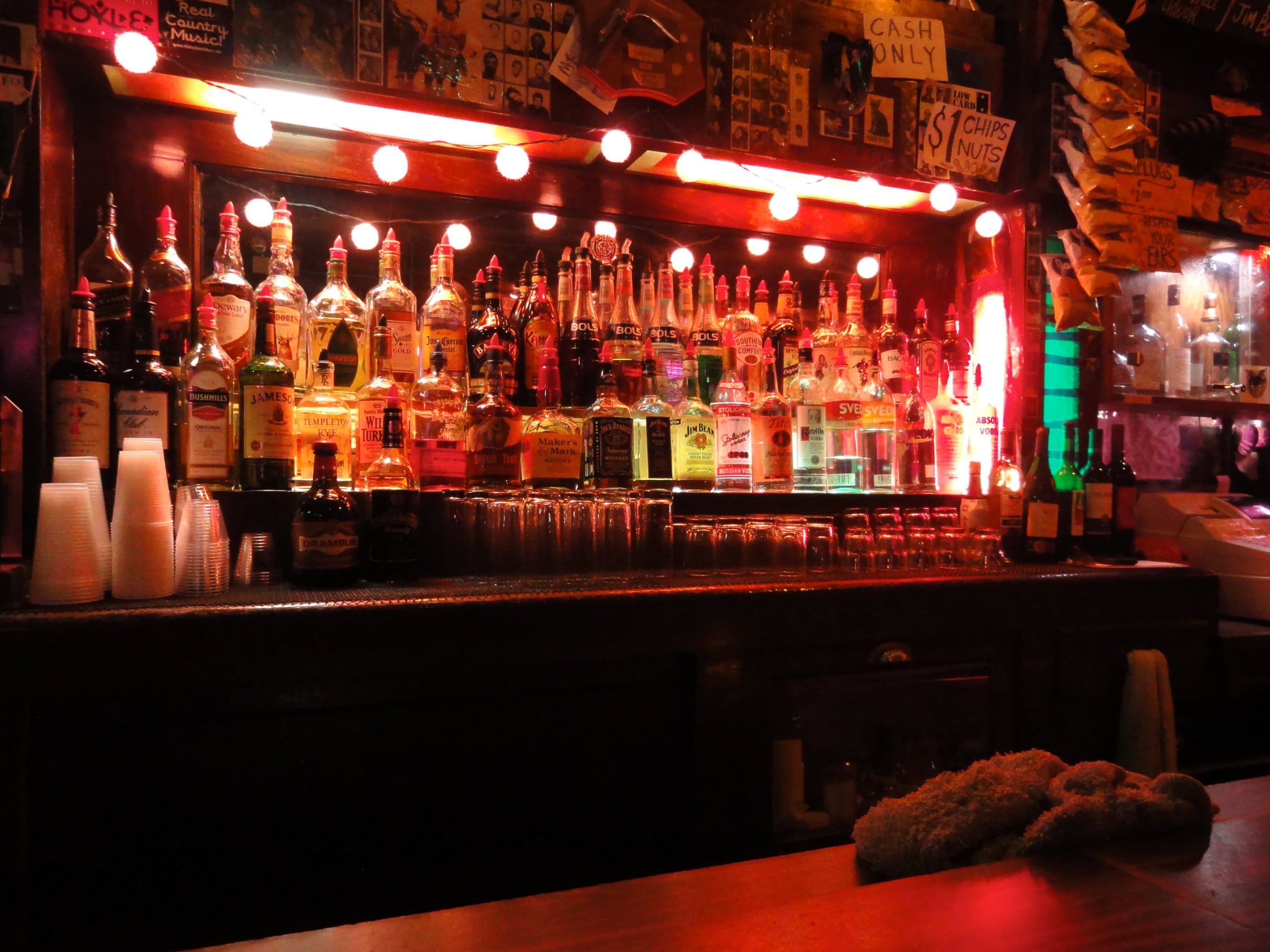 14 Chicago Bars Where You Can Dance - Chicago - The Infatuation