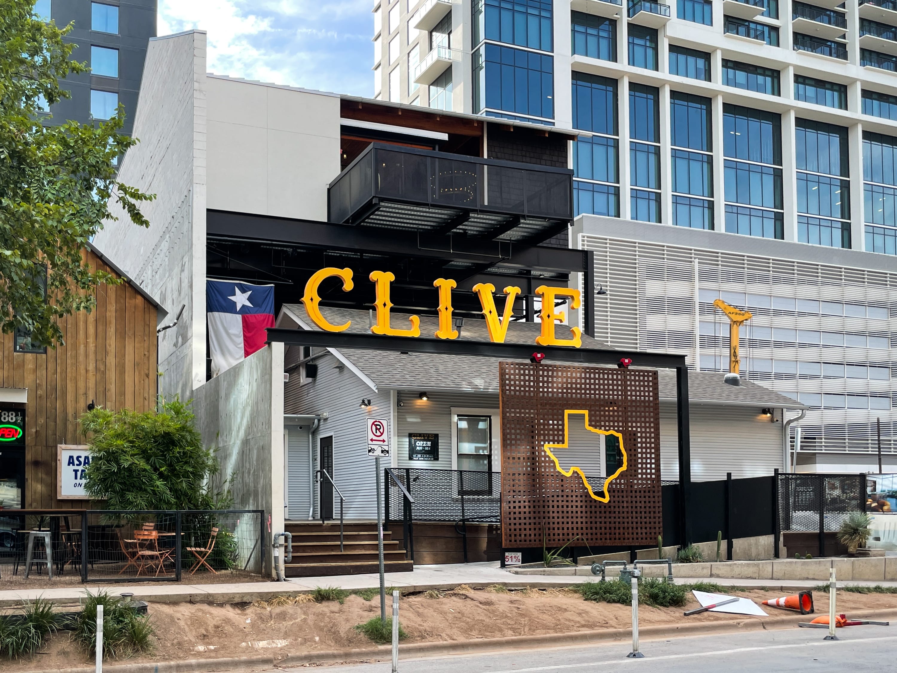 Clive Bar Review - Rainey Street - Austin - The Infatuation