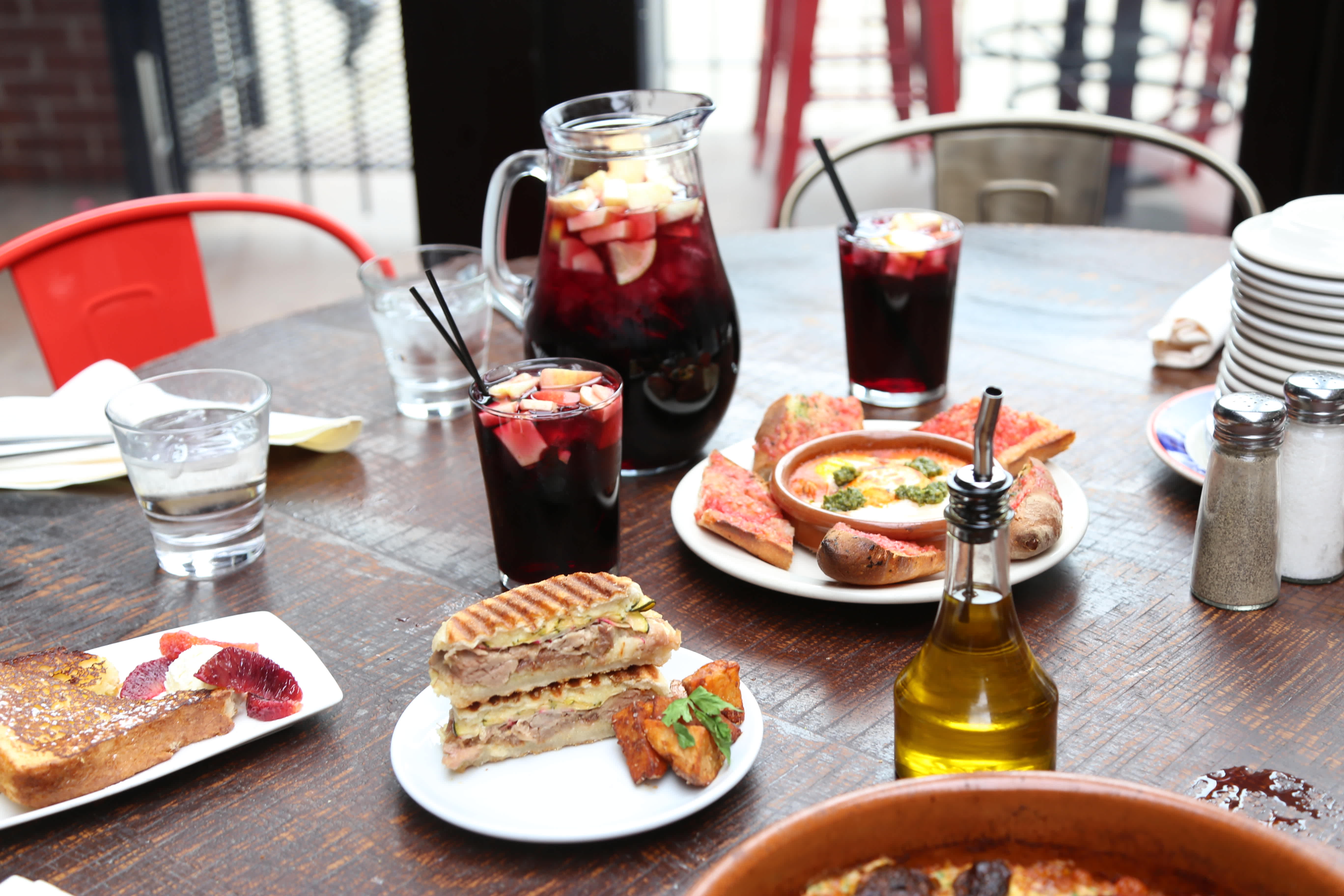 The 24 Best Happy Hours In Chicago - Chicago - The Infatuation