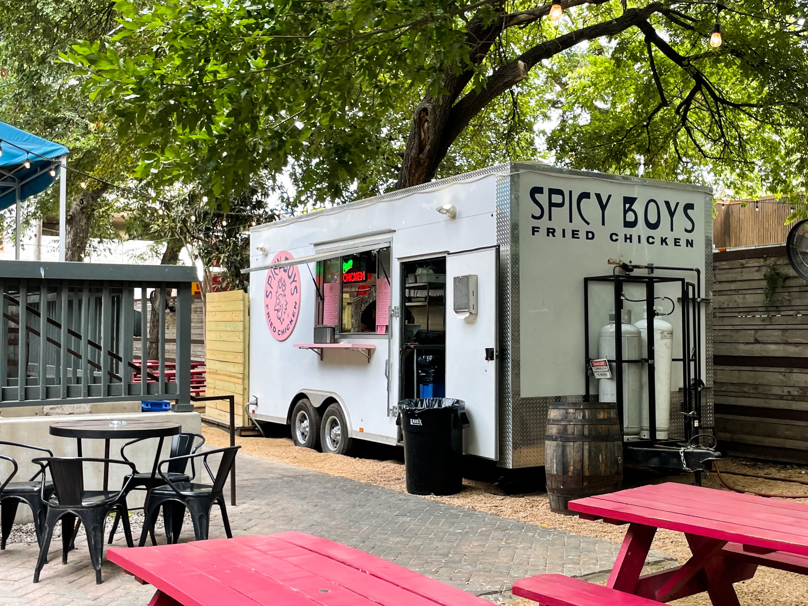 spicy-boys-fried-chicken-rainey-street-rainey-street-austin-the