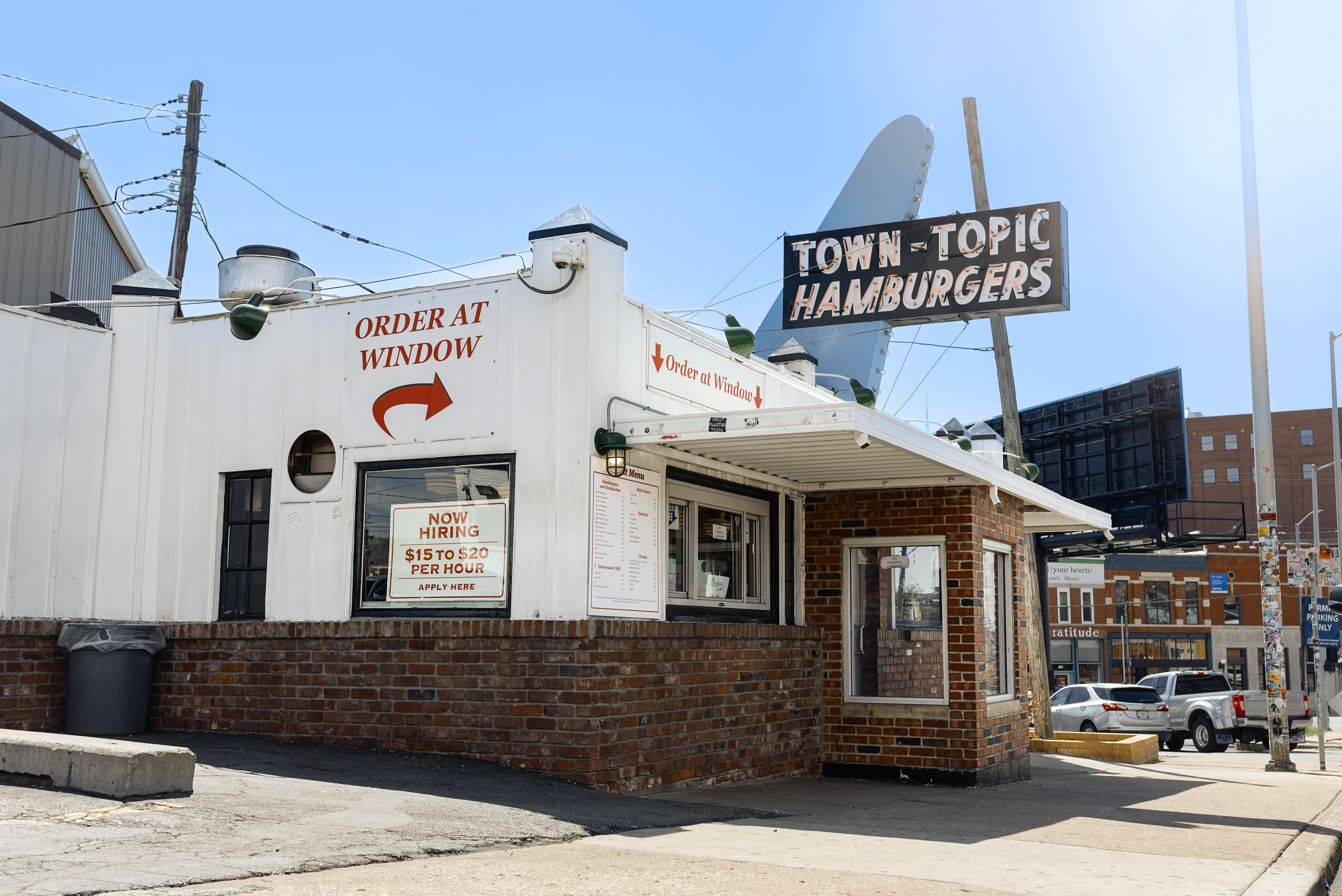 american restaurants in kansas city: Town Topic Hamburgers classic diner exterior in Kansas city