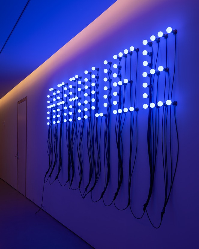 Christian Boltanski, Départ - Arrivée, Light bulbs and electric wire, 2015