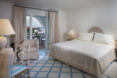 SUPERIOR DOUBLE - Guest room, 1 King, Garden view at Hotel Romazzino, a Luxury Collection Hotel