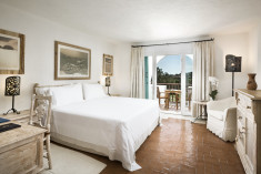 SUPERIOR DOUBLE - Guest room, 1 King, Garden view at Hotel Romazzino, a Luxury Collection Hotel