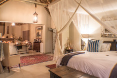 Honeymoon Suite at The River Lodge at Thornybush