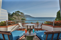 Royal Wing Suite (8 Units)  at Mom Tri’s Villa Royale 
