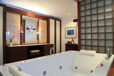 Ocean Wing Bourgogne (1 Unit) at Mom Tri’s Villa Royale 