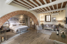 Deluxe Apartments at Borgo Argiano - Rental property in Tuscany