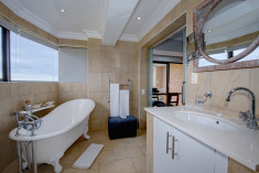 Superior Suite 4 at African Oceans Manor