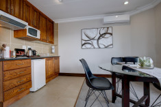 Superior Suite 3 at African Oceans Manor