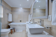 Luxury Suite 6  at African Oceans Manor