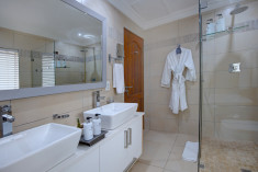 Luxury Suite 6  at African Oceans Manor