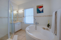 Luxury Suite 8 at African Oceans Manor