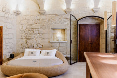 Grand Deluxe Ninfeo Suite With Underground Cistern at Pollicastro Boutique Hotel