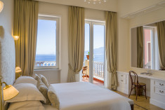 Deluxe Double Sea View at Grand Hotel Excelsior Vittoria