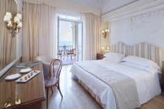 Deluxe Double Sea View at Grand Hotel Excelsior Vittoria