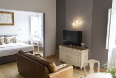 1 Bedroom Suites at Chateau de Jalesnes SARL