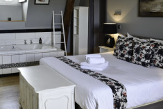 2 Bedroom Suites at Chateau de Jalesnes SARL