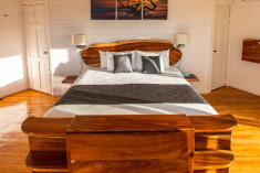 King Suite Bed Sea View at Mikado Natural Lodge