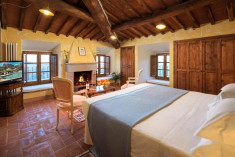 Suite with view and Jacuzzi  at Le Lappe Relais