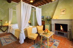 Suite with view and Jacuzzi  at Le Lappe Relais