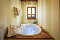 Suite with view and Jacuzzi  at Le Lappe Relais