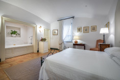 Charming Room at Palazzo Belmonte