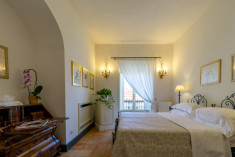 Charming Room at Palazzo Belmonte