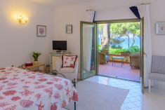 Garden Room with Patio and Sea View at Palazzo Belmonte