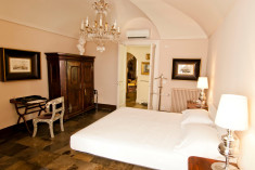 Deluxe Neoclassic at ASMUNDO DI GISIRA