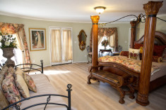 The Juliet Suite at LOUISIANA CASTLE