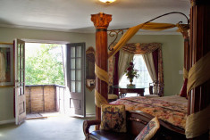 The Juliet Suite at LOUISIANA CASTLE