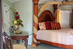 The Juliet Suite at LOUISIANA CASTLE