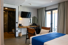 Suite with Spa Bath and Sea View (Breakfast included) at Casa Porto Boutique hotel