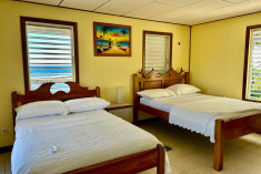 Ocean Reef House - sleeps 4-6 at Isla Marisol