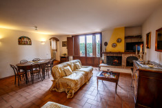 del Perugino charming villa-apartment with 2  full bathrooms and  Jacuzzi at Villa Nuba Charming Villa-Apartments