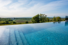 2 Bedroom Bed & Breakfast in Buje, Brtonigla - Up to 6 guests at Restaurant and Villa Morgan