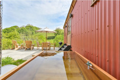 Shepherds Lodge at Dittisham Hideaway 