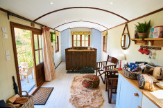 Shepherds Lodge at Dittisham Hideaway 