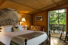 Enchanted Cabin at BlissWood Bed & Breakfast Ranch