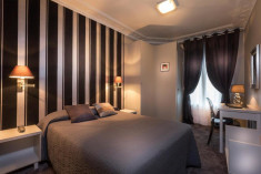 Chambre Royale at Hotel Donjon Vincennes